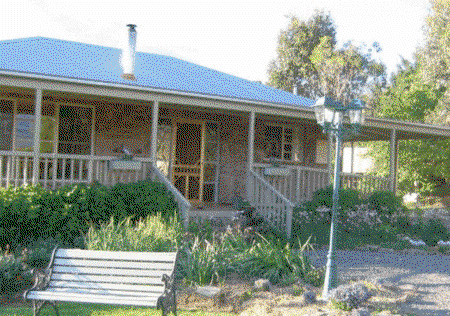 Buttercup Cottage & Apartment - Dalby Accommodation 0