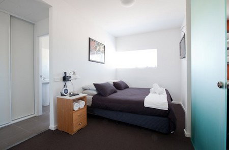 Honeysuckle Executive Apartments - Dalby Accommodation 1