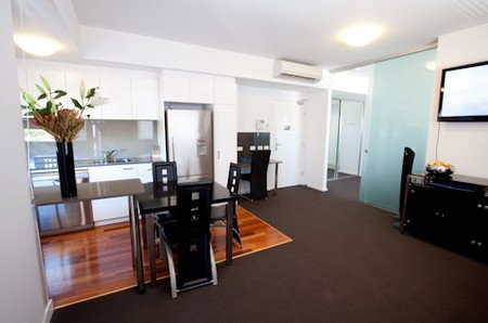 Honeysuckle Executive Apartments - Dalby Accommodation 3