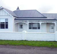 Calgary House  Cottage Accommodation - Dalby Accommodation