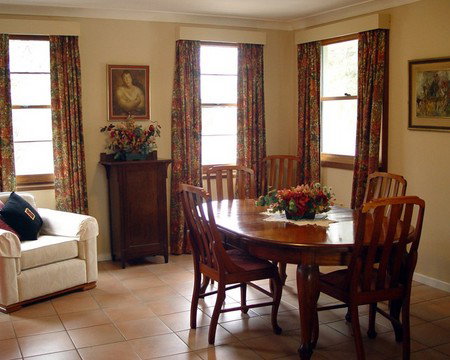 Pratically Lakeside B & B - Dalby Accommodation 0