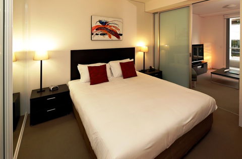 Cairns Luxury Apartments, Harbourlights Complex - Dalby Accommodation 1