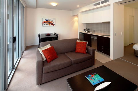 Cairns Luxury Apartments, Harbourlights Complex - Dalby Accommodation 2