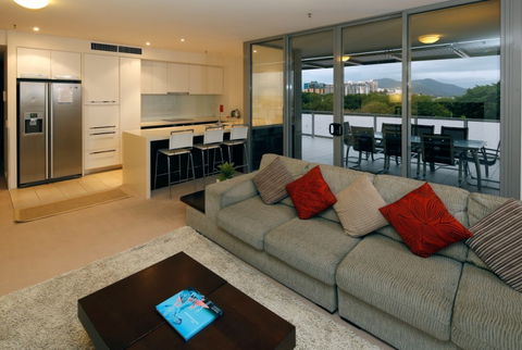 Cairns Luxury Apartments, Harbourlights Complex - Dalby Accommodation 6
