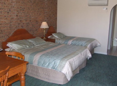Swaggers Motor Inn, Yass - Dalby Accommodation 1
