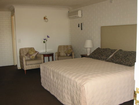 Country Comfort Tumut Valley Motel - Dalby Accommodation 1