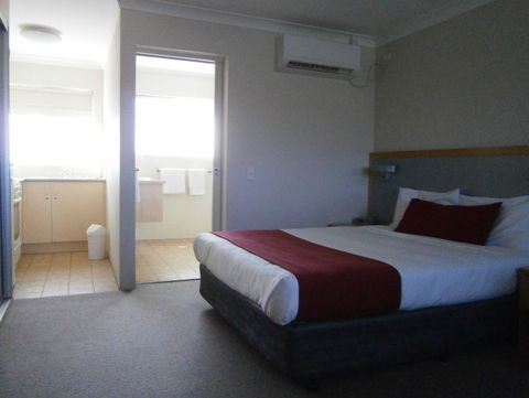 George Bass Motor Inn - Dalby Accommodation 1