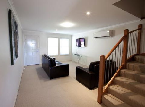 Cardiff Executive Apartments - Dalby Accommodation 2