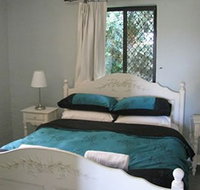 Byron Country Cottages - Dalby Accommodation