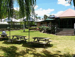 Oakbank Hotel - Dalby Accommodation 3