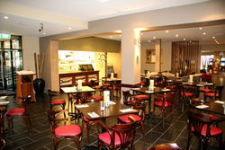Castello's Foresters Arms Hotel - Dalby Accommodation 3