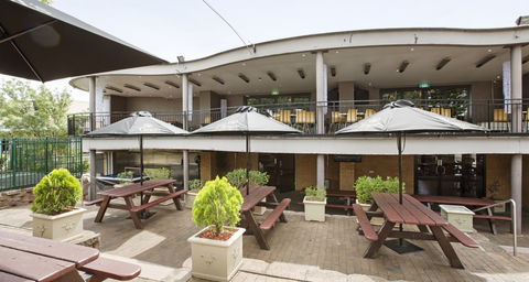 Castle Hill Tavern - Dalby Accommodation 1