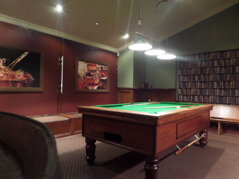 Castle Hill Tavern - Dalby Accommodation 6