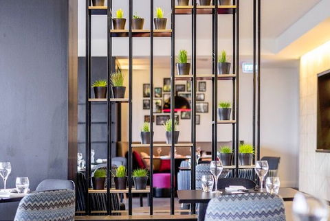 MRepublic Restaurant, Bar And Lounge - Dalby Accommodation 3