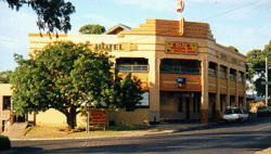 Royal Hotel Drouin - Dalby Accommodation
