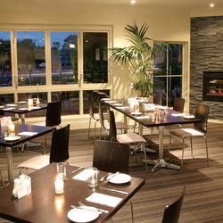 AJs Bar & Bistro - Dalby Accommodation 3