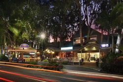 Apres Beach Bar & Grill - Palm Cove - Dalby Accommodation 3