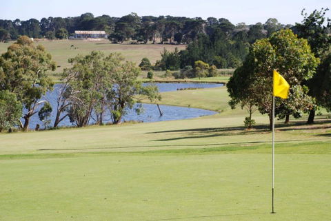 Devilbend Golf Club - Dalby Accommodation 2