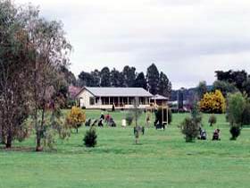 Oakbank Golf Club - Dalby Accommodation 2
