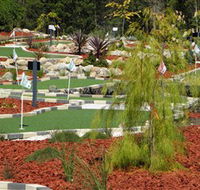 18 Hole Mini Golf - Club Husky - Dalby Accommodation