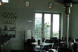 Raw Bar - Dalby Accommodation 3