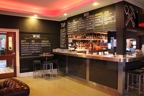 Molly Malones Irish Pub - Dalby Accommodation 4