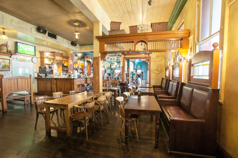 Molly Malones Irish Pub - Dalby Accommodation 5