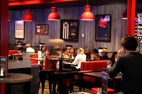 The Sporting Globe Bar & Grill - Dalby Accommodation 3