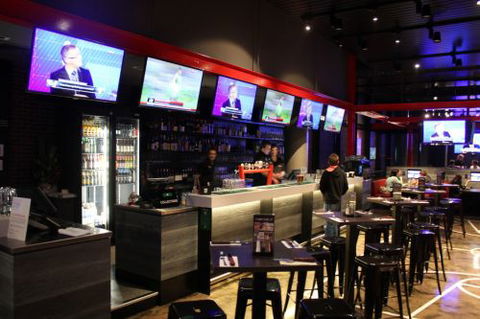 The Sporting Globe Bar & Grill - Dalby Accommodation 4