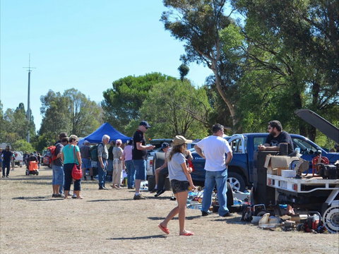 Jindera Community Garage Sale - Dalby Accommodation 0
