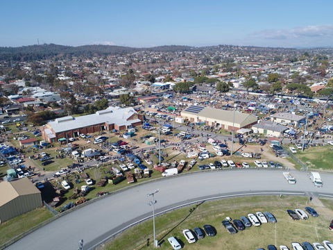 Wagga Swap Meet Run By  Classic And Historic Automobile Club Of Australia - Wagga Wagga Region - Dalby Accommodation 0