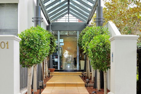 Knightsbridge Apartments - Dalby Accommodation 1