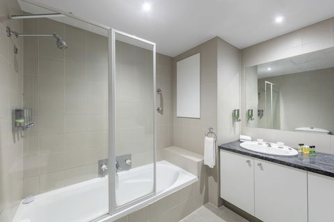 Riverside Apartments Melbourne - Dalby Accommodation 2