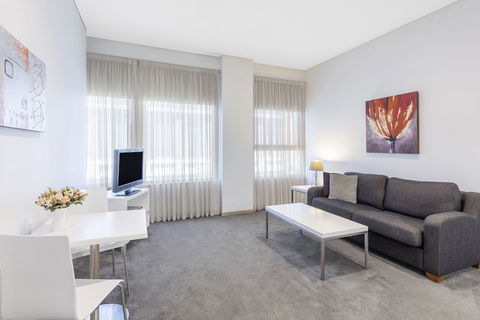Riverside Apartments Melbourne - Dalby Accommodation 5