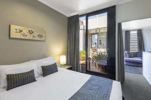 Riverside Apartments Melbourne - Dalby Accommodation 6