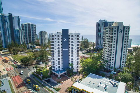 Alexander Holiday Apartments - Dalby Accommodation 4