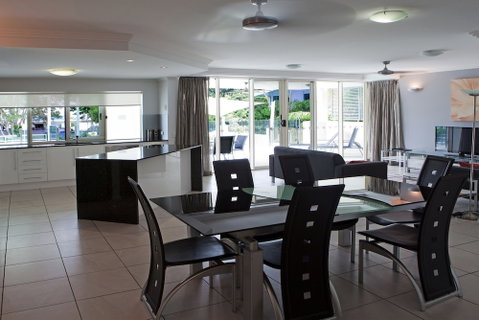 Waters Edge Apartments Cairns - Dalby Accommodation 3