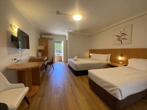 Garden Lodge Sydney - Dalby Accommodation 5
