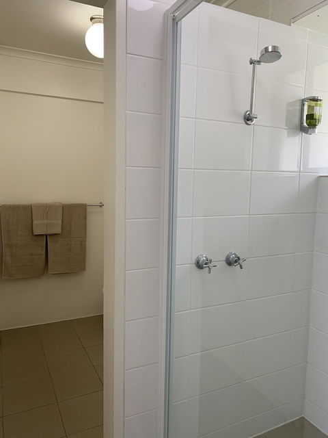 Adina Place Motel Apartments - Dalby Accommodation 3