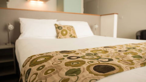 Adina Place Motel Apartments - Dalby Accommodation 4