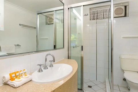 Tradewinds McLeod Holiday Apartments - Dalby Accommodation 7