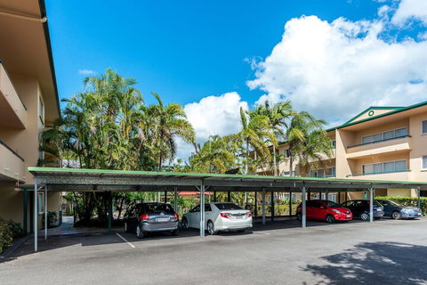 Tradewinds McLeod Holiday Apartments - Dalby Accommodation 1