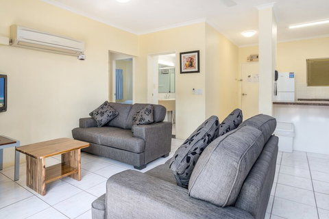 Tradewinds McLeod Holiday Apartments - Dalby Accommodation 6