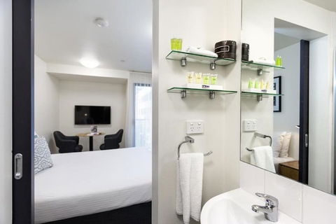 City Edge North Melbourne - Dalby Accommodation 6