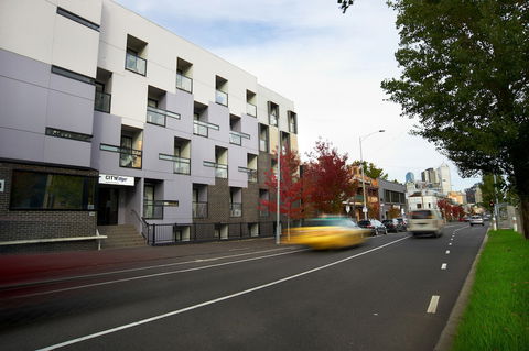 City Edge North Melbourne - Dalby Accommodation 1
