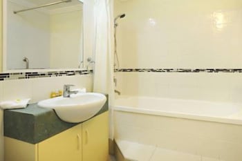 At Whitsunday Vista Holiday Apartments - Dalby Accommodation 3