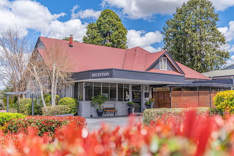 Cotswold Gardens - Dalby Accommodation 1
