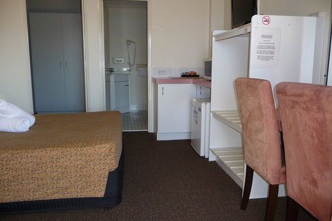 Blue Pelican Motel - Dalby Accommodation 5