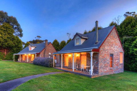 Rosebank Cottage Collection - Dalby Accommodation 5