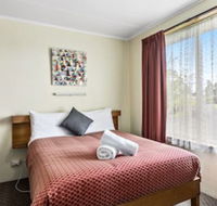 Sharonlee Strahan Villas - Dalby Accommodation